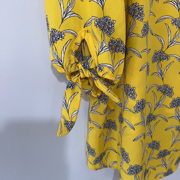 Ladies blouse - Picture 2 of 7